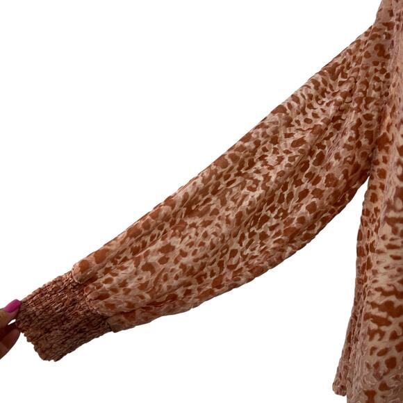 Easel Leopard Animal Print Blouse Peach Semi Sheer Velour V-Neck NWT Boho Glam S - Picture 5 of 11